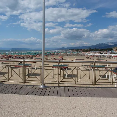 Il Pontile Holidays Appartement *